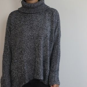 TURTLENECK SWEATER